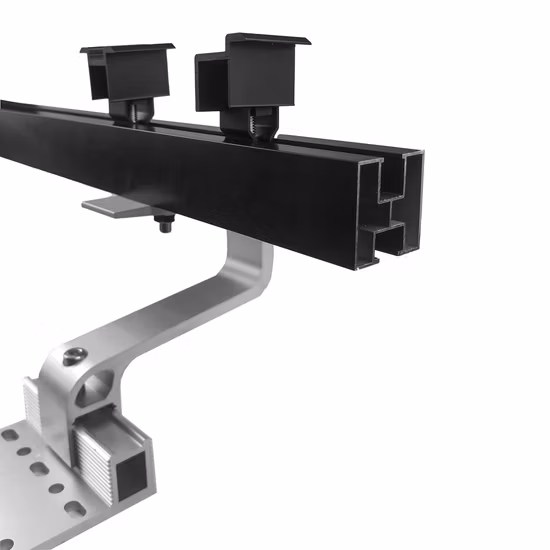 Strutture di montaggio fotovoltaico in alluminio cinese Staffe di montaggio Sistema di montaggio solare per piastrelle in acciaio colorato